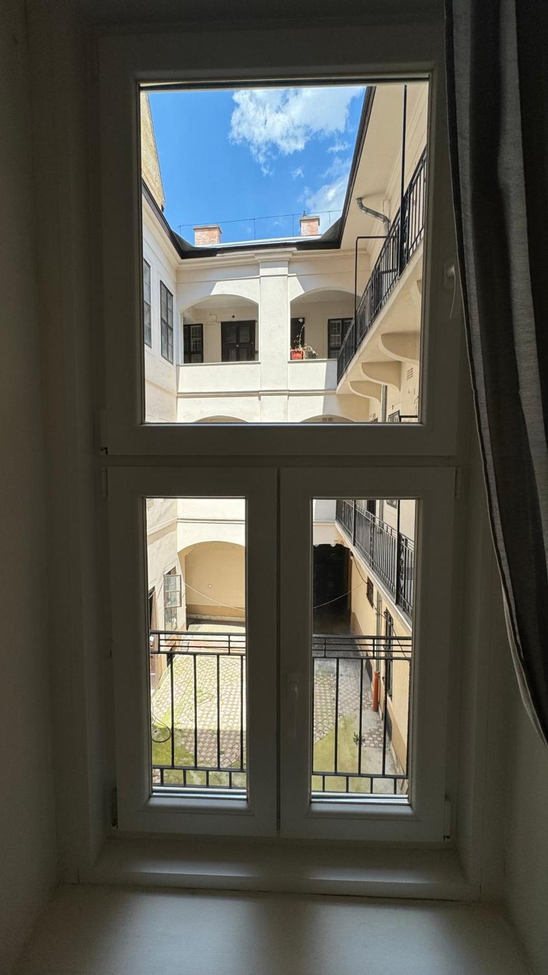 The 5-bedroom Downtown Apartment *